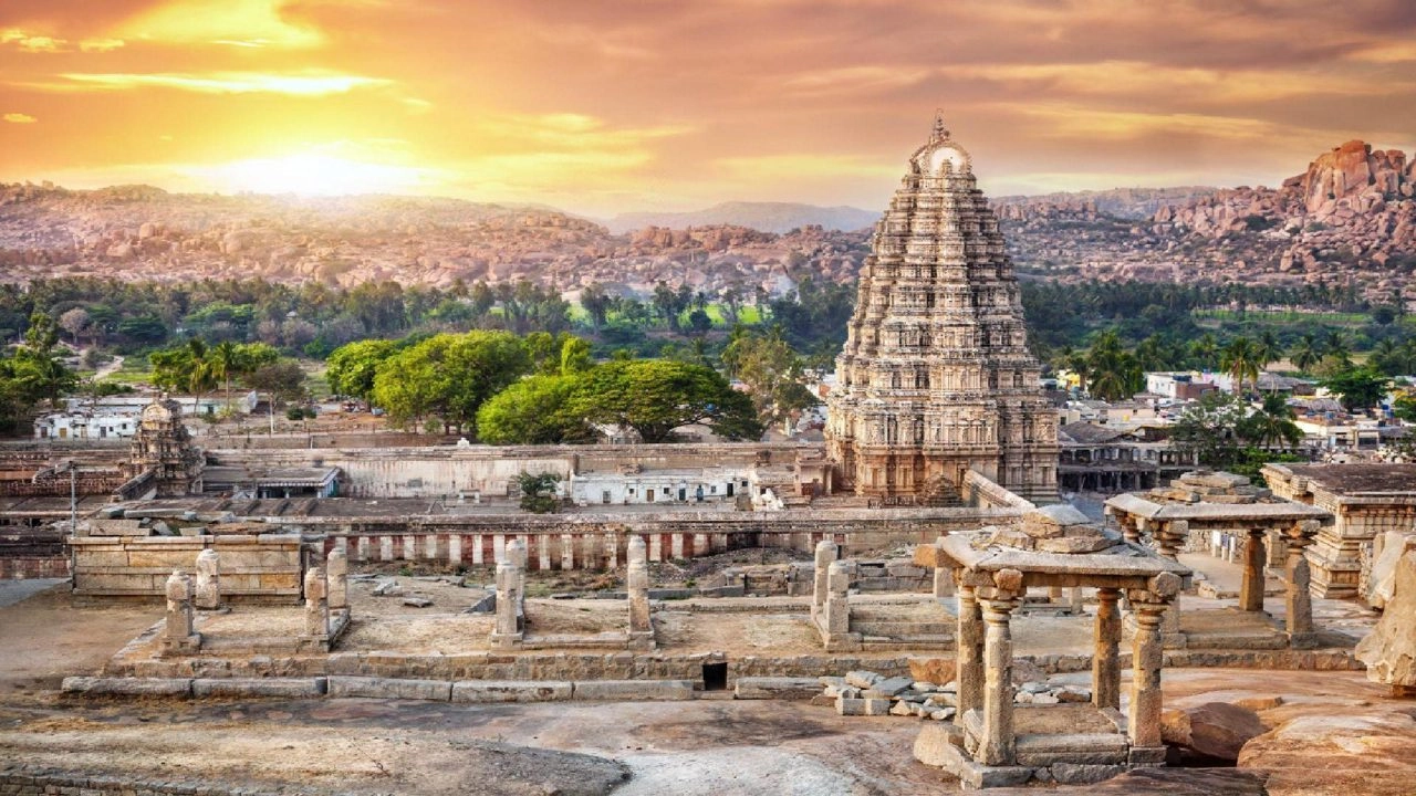 Stone chariot at Vittala Temple among Hampi ruins, Karnataka