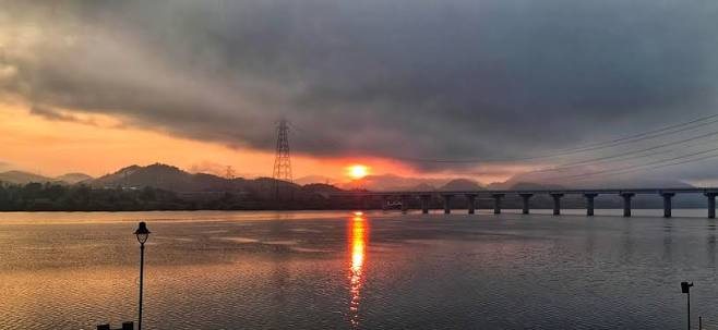 Sunrise over Narmada river at Rajpipla Gujarat