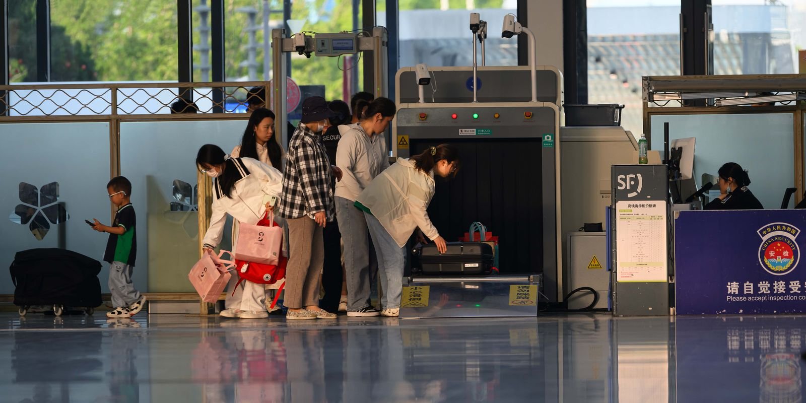 Airport security screening for checked luggage
