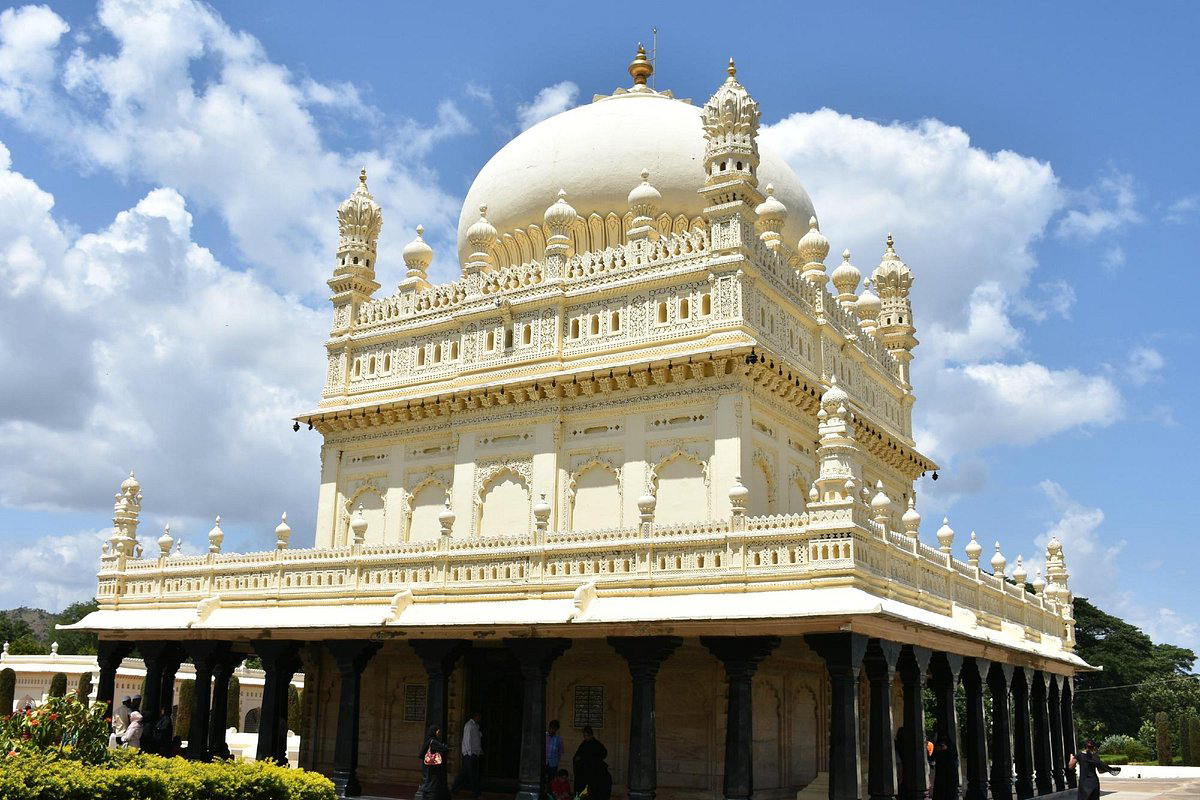 gumbaz-burial-chamber